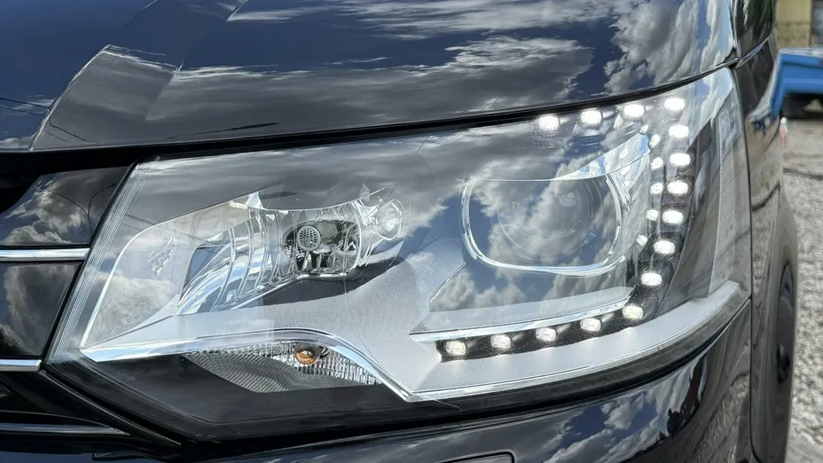 VOLKSWAGEN Multivan -