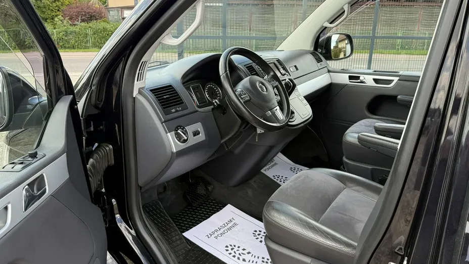 VOLKSWAGEN Multivan -