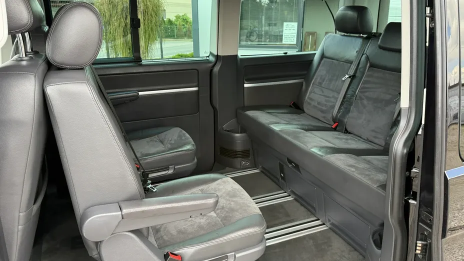 VOLKSWAGEN Multivan -