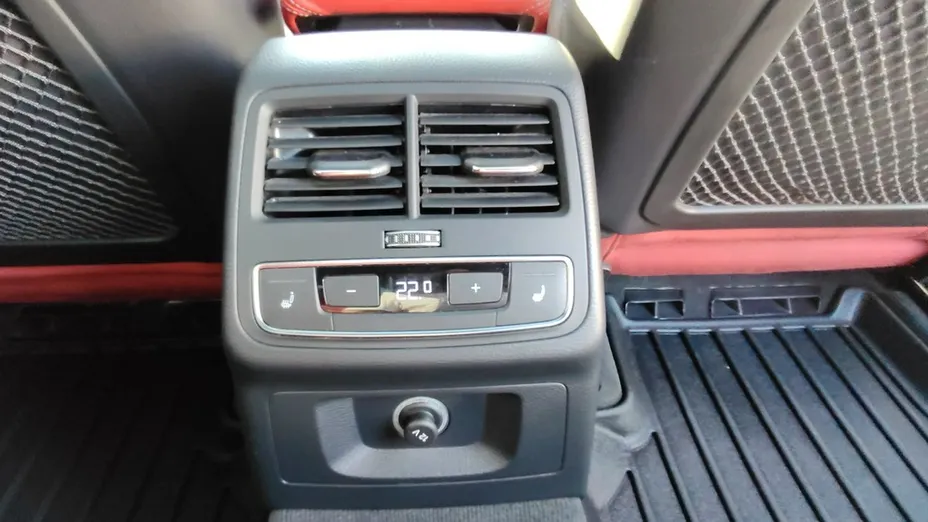 AUDI S4 -