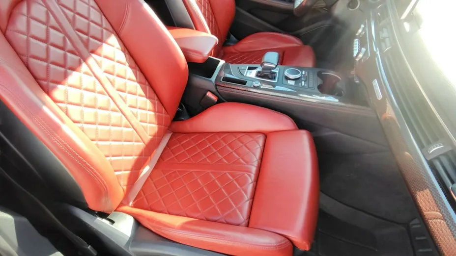 AUDI S4 -