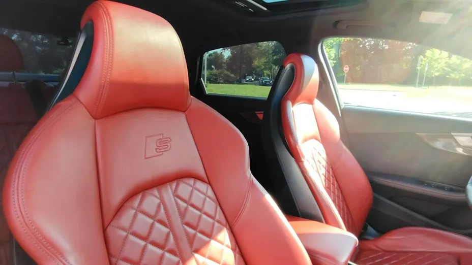 AUDI S4 -