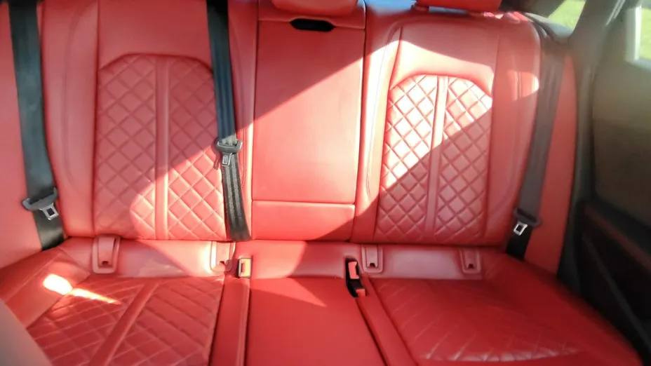 AUDI S4 -
