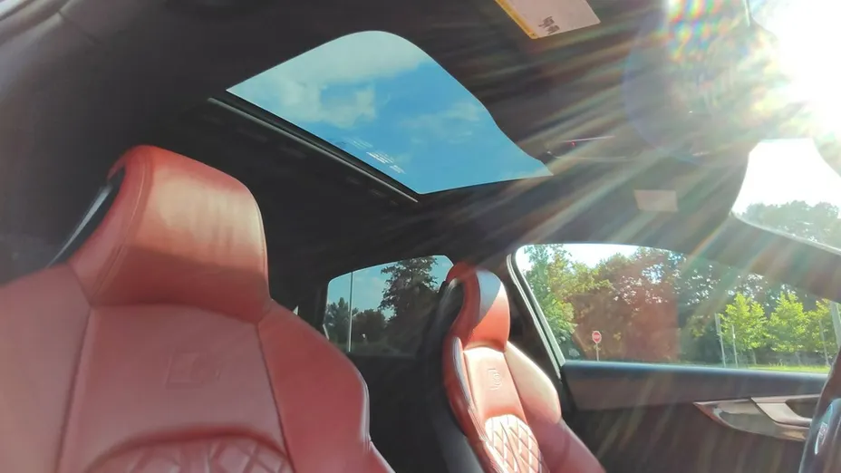 AUDI S4 -