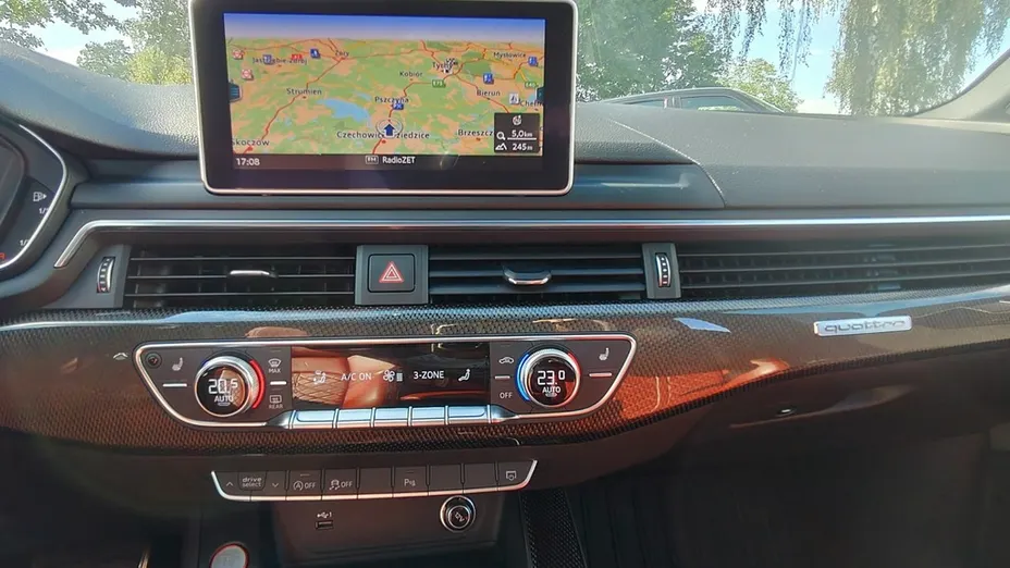 AUDI S4 -