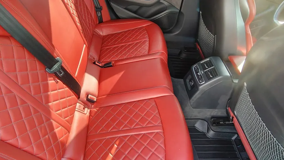 AUDI S4 -