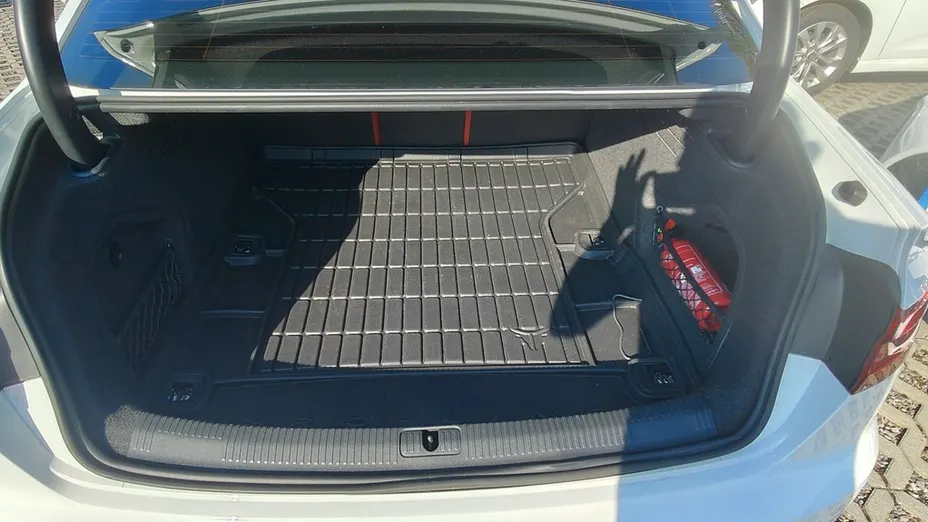 AUDI S4 -