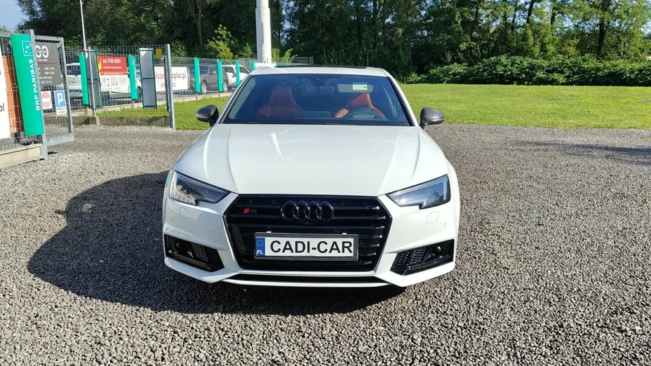 AUDI S4 -