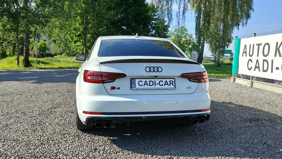 AUDI S4 -