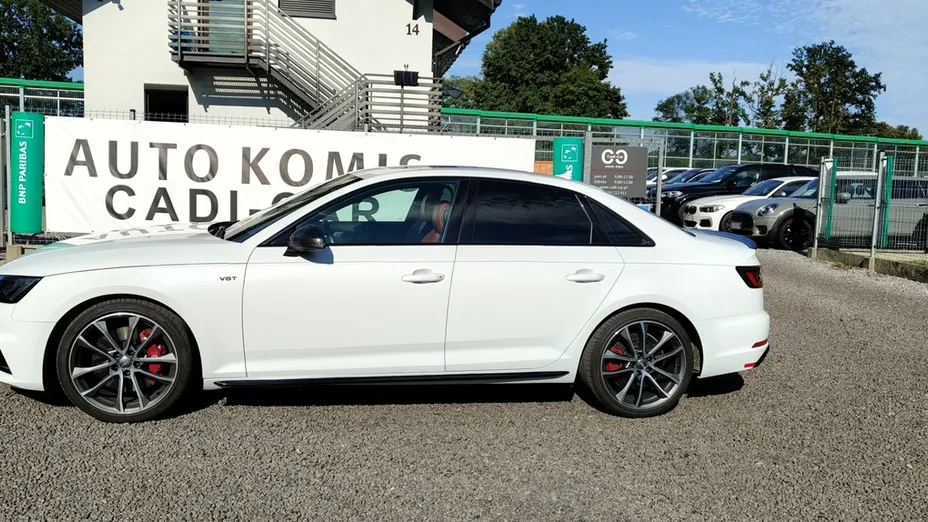 AUDI S4 -