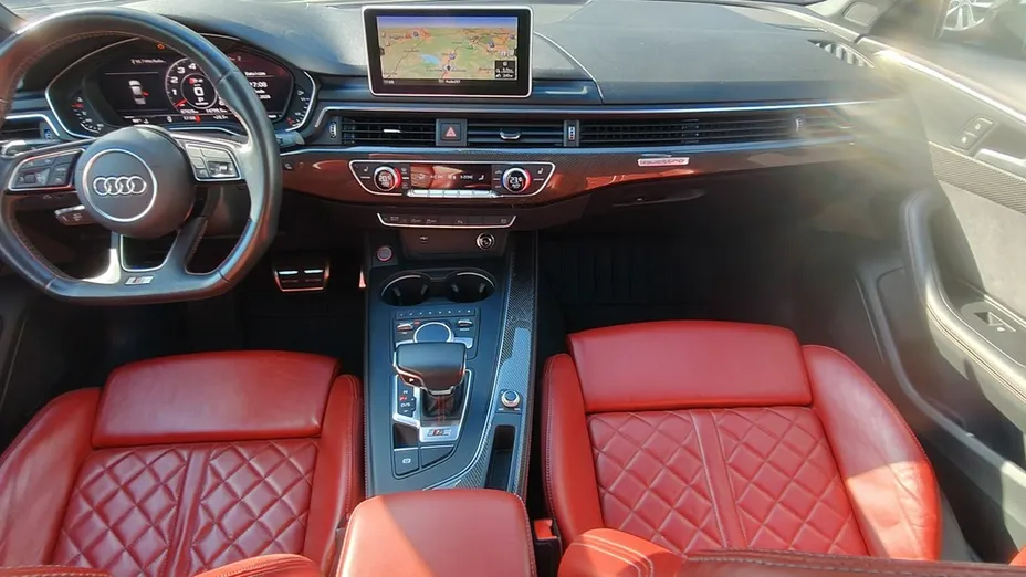 AUDI S4 -