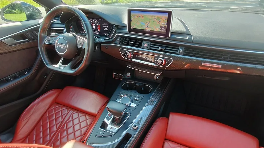 AUDI S4 -