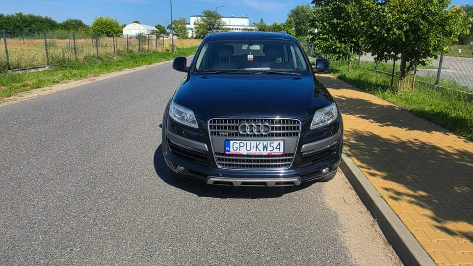 AUDI Q7 -