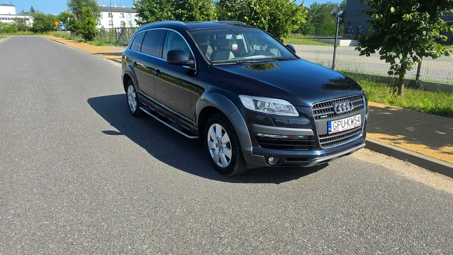 AUDI Q7 -