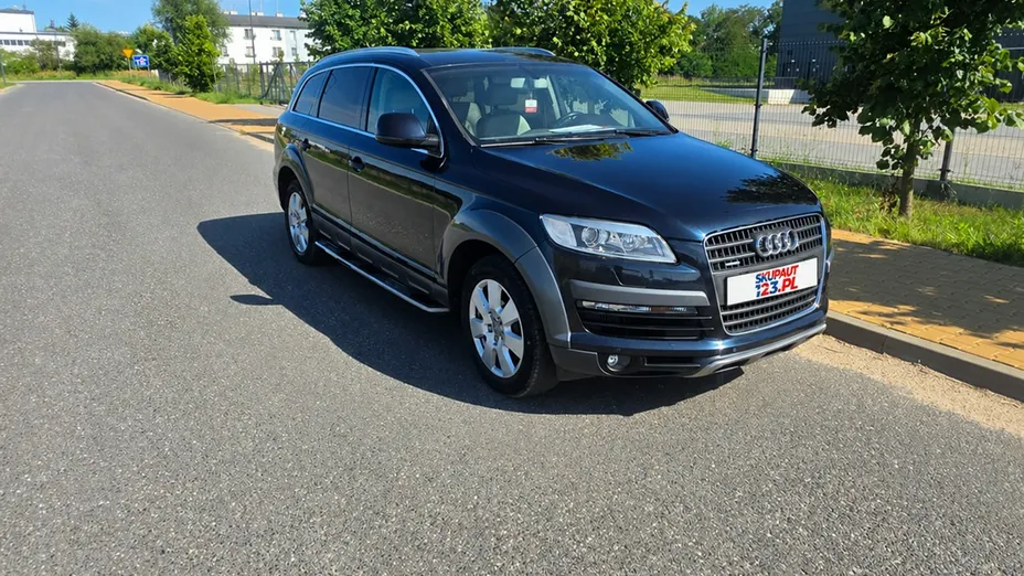 AUDI Q7 -