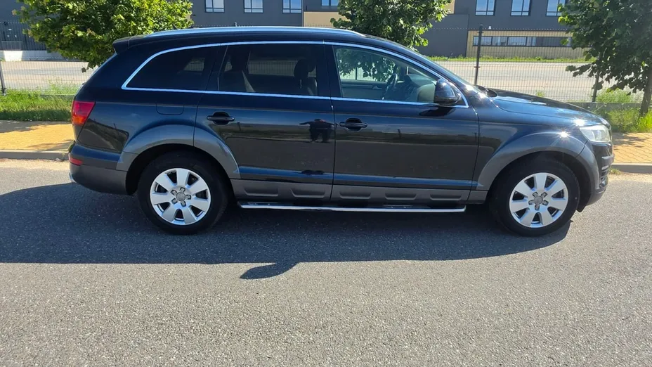 AUDI Q7 -