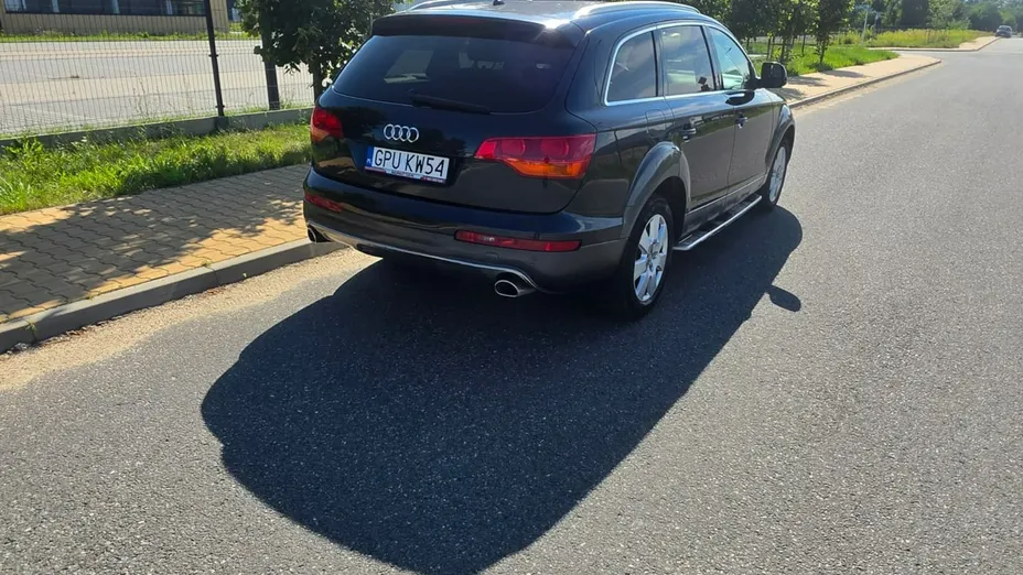 AUDI Q7 -