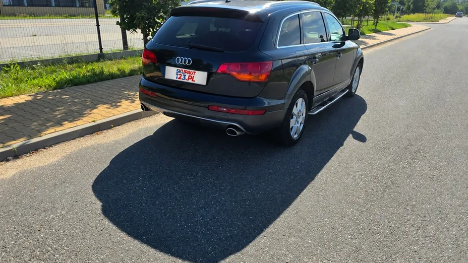 AUDI Q7 -