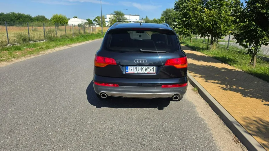 AUDI Q7 -