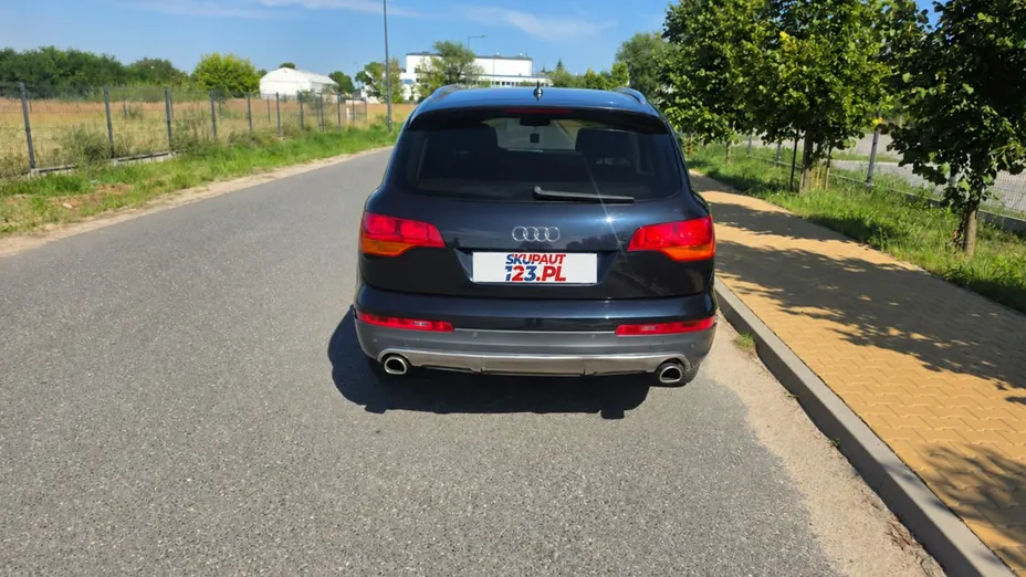 AUDI Q7 -