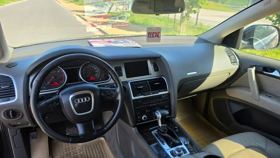 AUDI Q7 -
