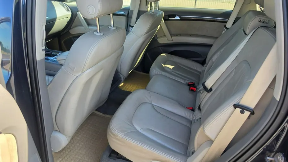 AUDI Q7 -