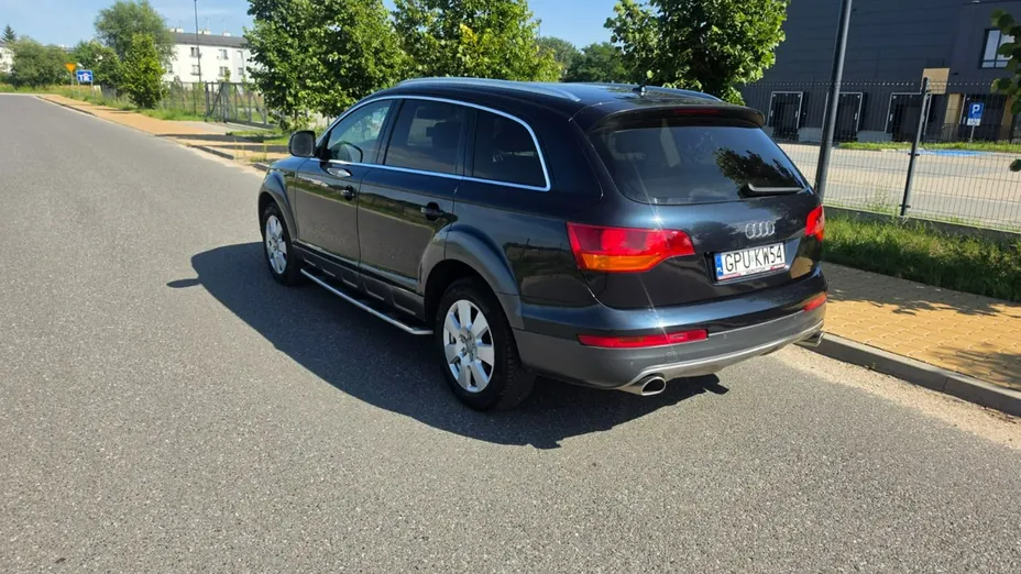 AUDI Q7 -