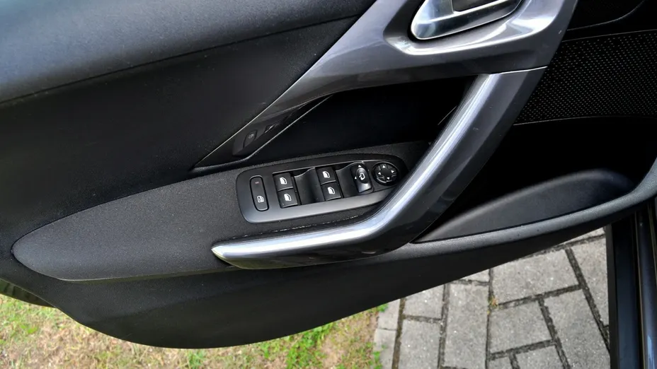 PEUGEOT 2008 -