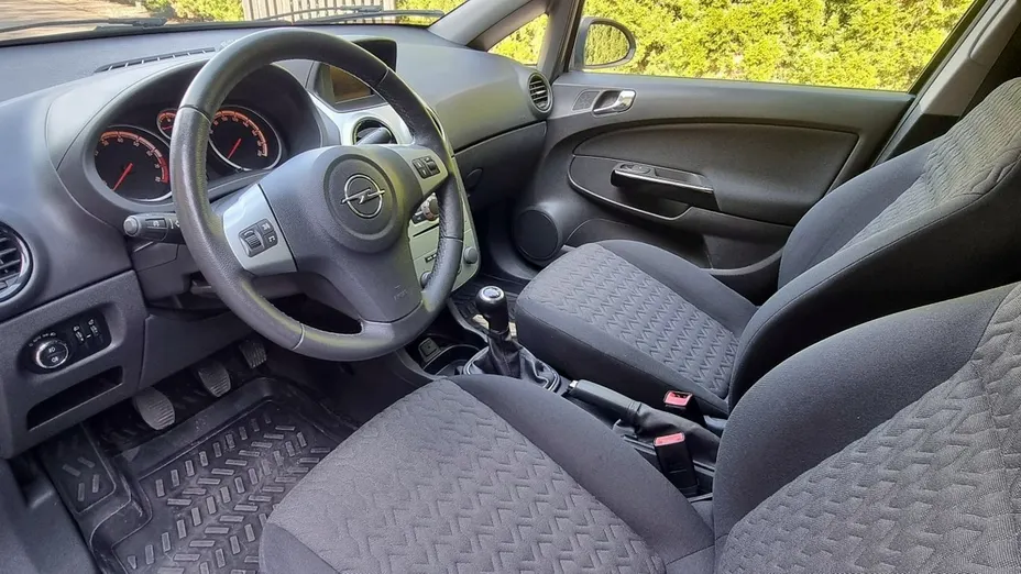 OPEL Corsa -