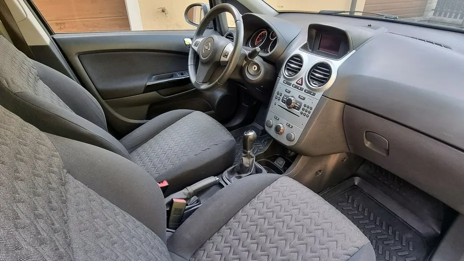 OPEL Corsa -