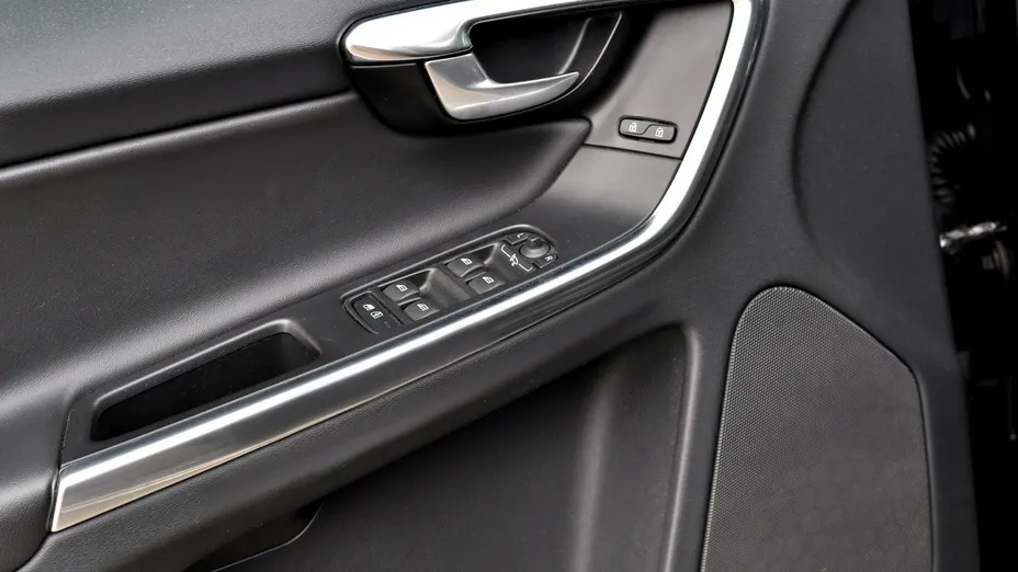 VOLVO XC60 -