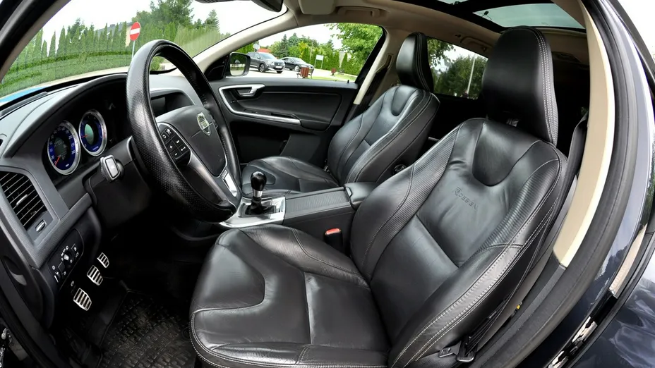 VOLVO XC60 -