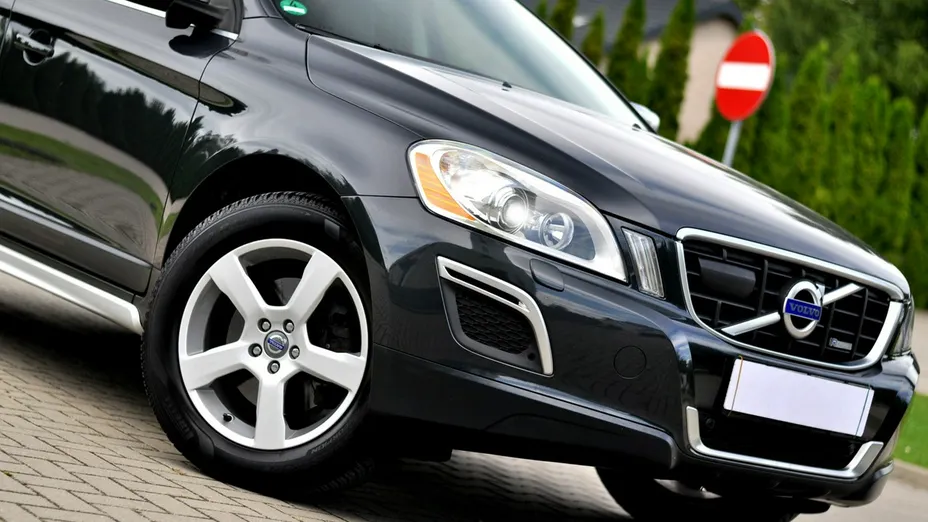 VOLVO XC60 -