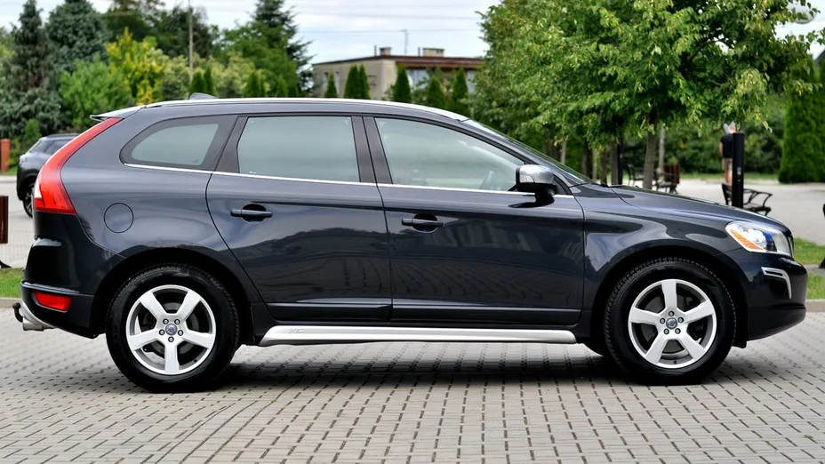VOLVO XC60 -
