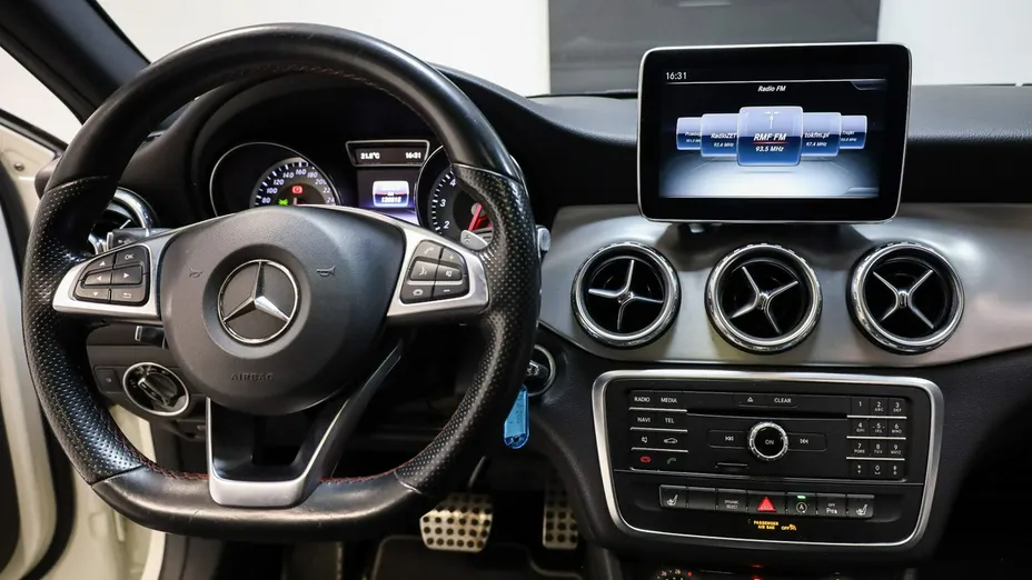 MERCEDES-BENZ GLA -