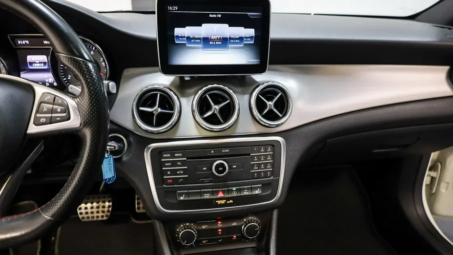 MERCEDES-BENZ GLA -