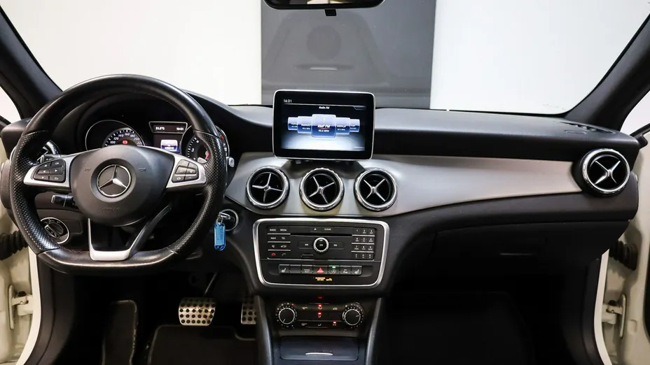 MERCEDES-BENZ GLA -