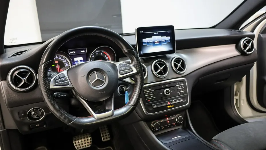 MERCEDES-BENZ GLA -