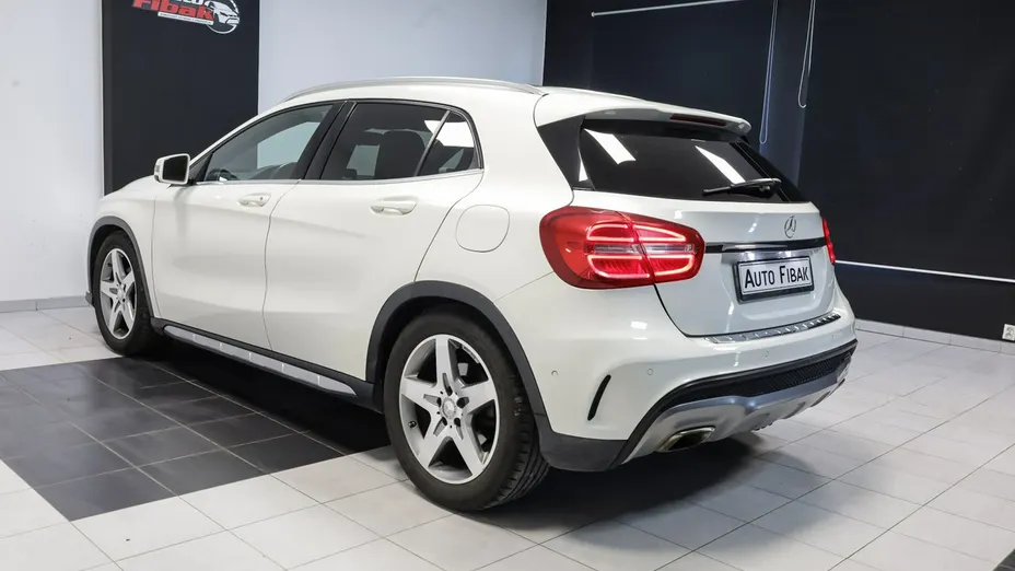 MERCEDES-BENZ GLA -