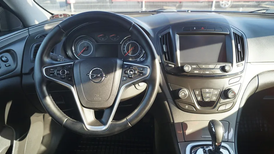 OPEL Insignia -