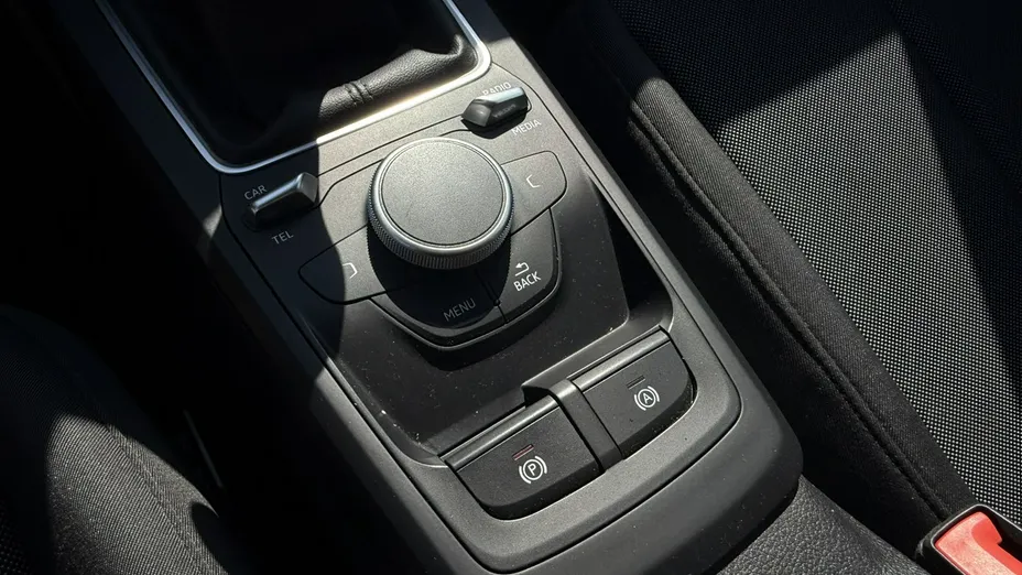 AUDI Q2 -
