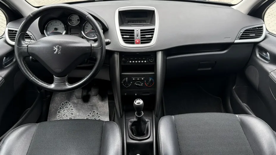 PEUGEOT 207 -