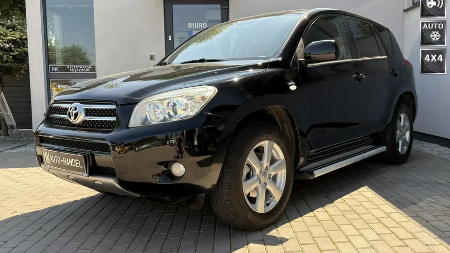 TOYOTA RAV4 -