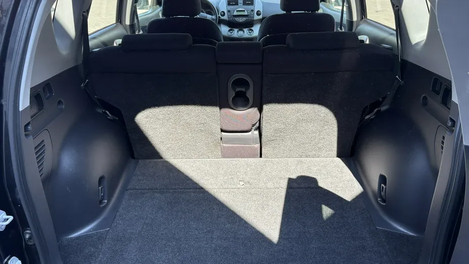TOYOTA RAV4 -