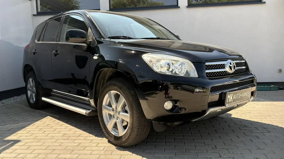 TOYOTA RAV4 -