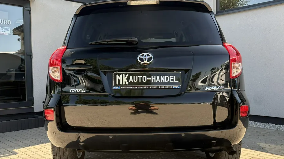 TOYOTA RAV4 -