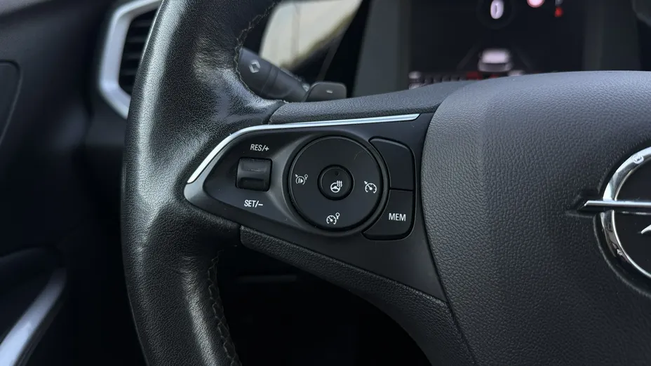 OPEL Grandland X -