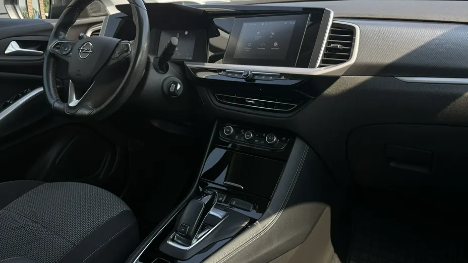 OPEL Grandland X -