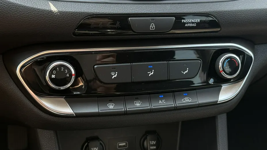 HYUNDAI i30 -