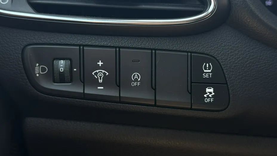 HYUNDAI i30 -
